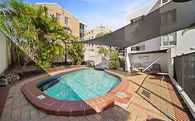 Spacious 3 Bedroom Delight - Shops & Beaches Zg1
